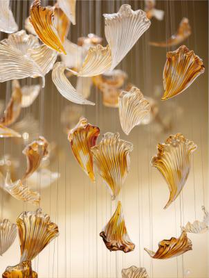 Chine Villa Duplex Escalier Salon Créatif Grand lustre en verre Petal Pendentif Lampe d'art à vendre
