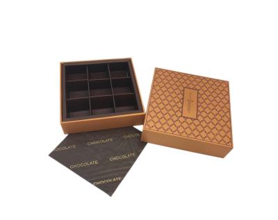 China La exclusiva crea a Logo Clothing Luxury Gift Box para requisitos particulares con la cinta en venta