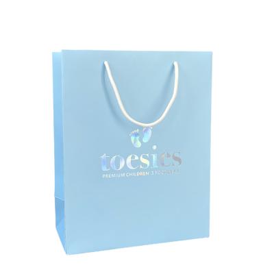 China Printed Luxury Blue Paper Carrier Bags Garment Packaging With Hologram Logo for sale