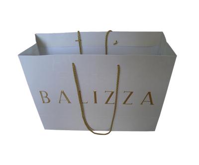 China Druck-Kleidungs-Papier-Einkaufstaschen mit Gold vereiteln heißes stempelndes prägeartiges Logo zu verkaufen