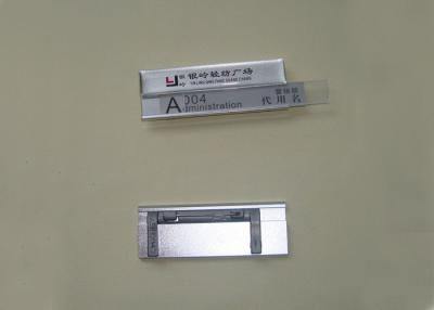 Chine Les insignes d'étiquette de nom professionnel, nom de convention étiquette la sécurité jointe facile époxyde à vendre