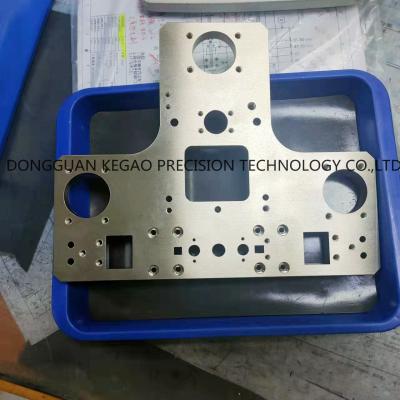 China Componentes plásticos da injeção de S45C, precisão da placa de aço 0.003mm EDM do molde do OEM à venda