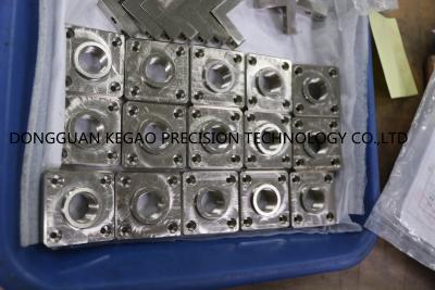 China La máquina plástica de la inyección de la placa parte la anodización del material A5052 en venta