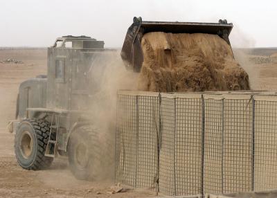 China As forças armadas soldaram a parede da barreira do bastião de Hesco, geotêxtil das barreiras de Gabion Hesco alinhado à venda