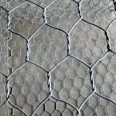 China La caja hexagonal galvanizada sumergida caliente de la malla de alambre del gabion empareda precio en venta