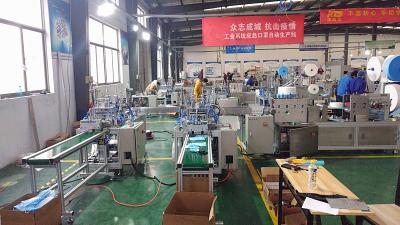 中国 15m/Min 4.0mm PUサンドイッチ パネルの生産ラインは特定のサイズにカットした 販売のため