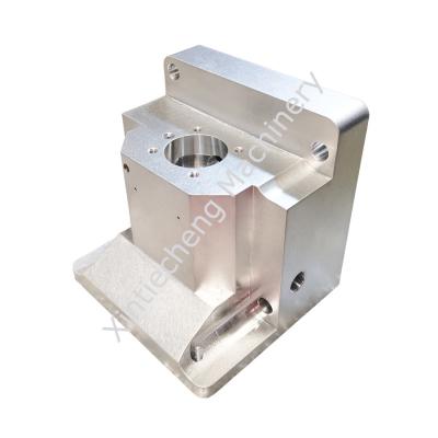 China Caja de aluminio de encargo de plata de las piezas del CNC de XTC para el aparato médico en venta