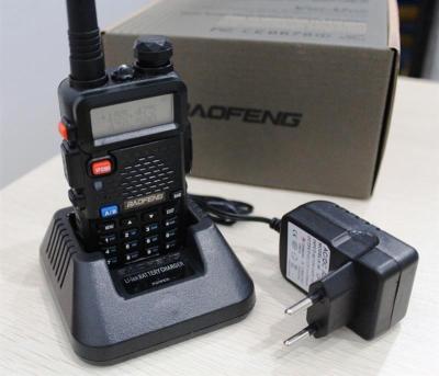 China baofeng uv 5r dual band VHF UHF handheld walkie talkie radios for sale