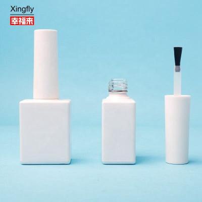 China Botella de gel de 10 ml de color cuadrado polaco con tapa de plástico en venta