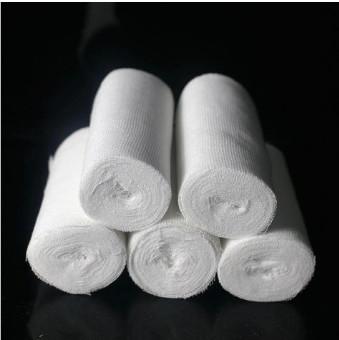 China Amostra grátis 100% cirúrgica médica do algodão do rolo da atadura da gaze disponível à venda