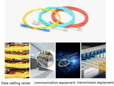 Chine Corde de correction de fibre optique de LC/UPC OM3, câble optique recto moulu bleu de fibre à vendre