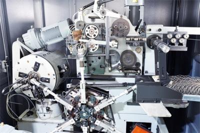 Κίνα άνοιξη στρωμάτων καλωδίων 1.92.4mm που κουλουριάζει την άνοιξη μηχανών που κατασκευάζει τον εξοπλισμό ZOLYTECH προς πώληση