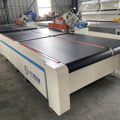 China 15-20pcs/H Automatic Flipping Computerized Tape Edge Machine 50-500mm Sewing Thickness For Mattress for sale