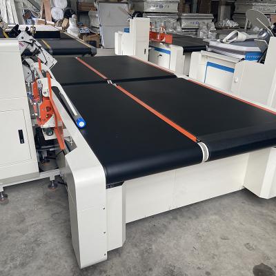 China ZLT-TE4A 15-20pcs/h computerized automatic flipping 15-20pcs/h tape edge machine 50-500mm sewing thickness for mattress for sale