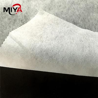Chine Tissu de interlignage non tissé 100cm du polyester 25gsm 100gsm de 70% à vendre