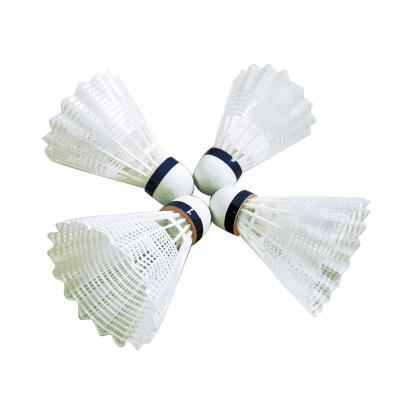 中国 ナイロン バドミントンの訓練のShuttlecockの白い十字の適性のガチョウはバドミントンに羽をつける 販売のため