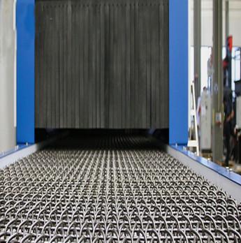 China Pase a través de la máquina del chorreo con granalla de la malla de alambre con anchura de la malla de alambre de 800/1200 milímetro en venta