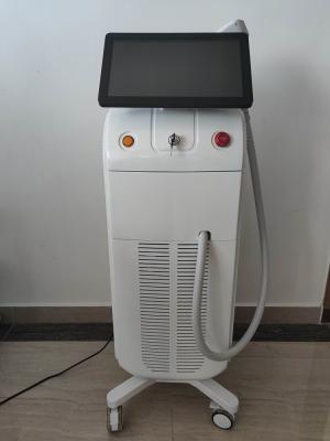 China Máquina de depilação profissional em branco e preto Diodo Laser com depilação rápida à venda