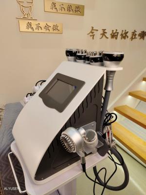 China 6 In 1 Vacuum Laser Radio Frequency RF 40K Cavi Lipo Slimming Ultrasonic Liposuction Cavitation Machine à venda