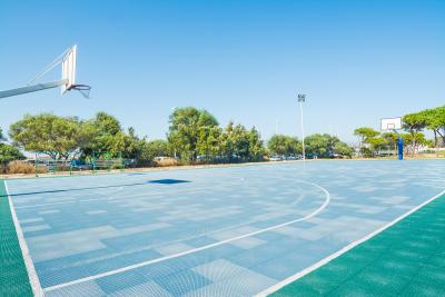 Cina Mattonelle di pavimentazione di collegamento di slittamento della pavimentazione di sport dell'interno di PUR anti in vendita