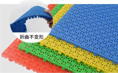 China Waterproof PP Outdoor Basketball Interlocking Sport Tiles Colored for sale