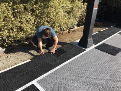 China superficies modulares plásticas de los deportes al aire libre del piso del impermeable que entrelazan 350g en venta