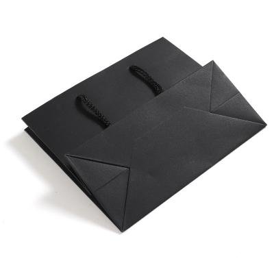 China Manijas de Matte Boutique Paper Bags With, bolsos de papel negros del regalo del rosa con Logo For Business en venta