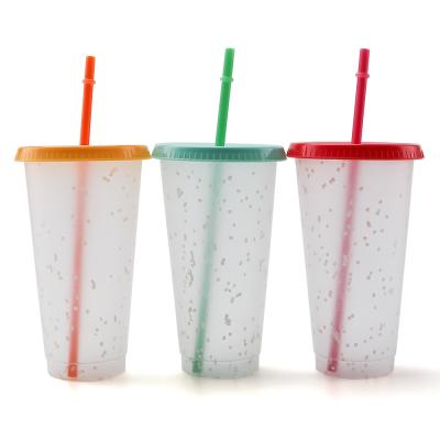 Китай 2020 Amazon Горячая продажа Изменяющий цвет стаканы с холодной водой Пластиковый кофеварка с соломой продается