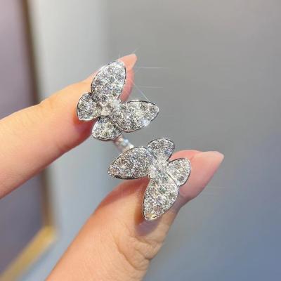 China Luxurious 18K White Gold Diamond Prong Setting High Polish Mirror Quality Brand for sale