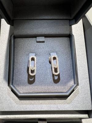 China Brincos de pedra redonda fabricados com altos padrões por joias personalizadas Brincos de ouro de diamantes 18K à venda