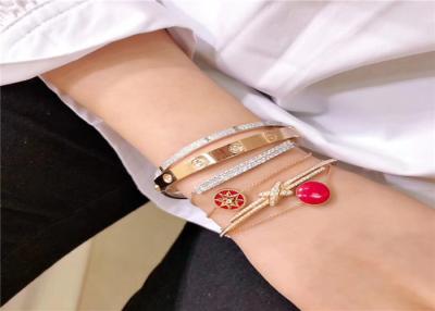 China Pulsera del diamante del oro del diseño 18K del octágono, alta joyería sofisticada de Dior en venta