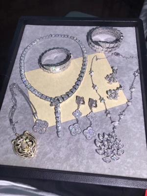 China las joyerías de lujo sofisticaron la joyería de encargo del oro 18K como aniversario de boda/regalo de cumpleaños en venta