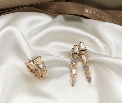 中国 自然で白い真珠の貝が付いている贅沢な本物18K金のダイヤモンド指輪 販売のため