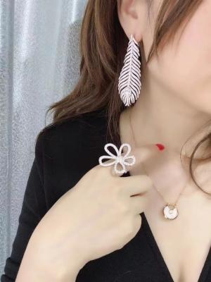 중국  Plume De Paon Large earrings 18k white gold and round diamonds starting a luxury jewelry business 판매용
