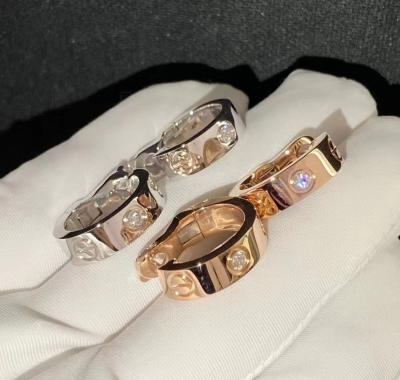 中国 実質18Kイエロー・ゴールドは2個のダイヤモンドたがのイヤリングを愛する 販売のため