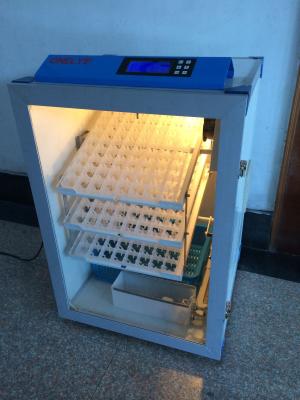 China Uno mismo completamente automático de la incubadora de la capacidad del huevo de las codornices 500 que da vuelta a 350W en venta