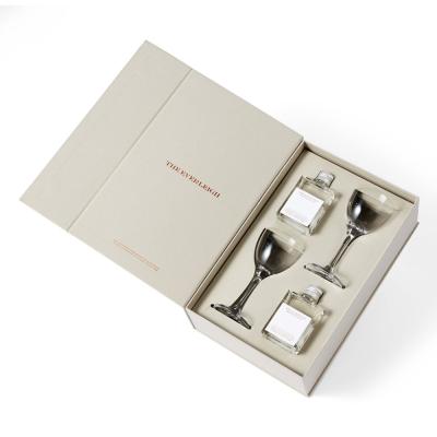 China Caixa de presente de vinho de brandy magnético de luxo personalizado com inserção de espuma à venda
