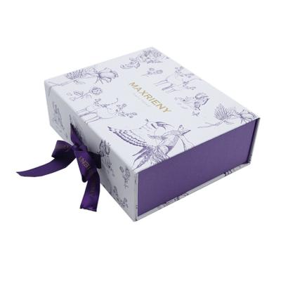 China Premium Magnetic Folding Box , Cardboard Magnetic Gift Boxes With Ribbon for sale