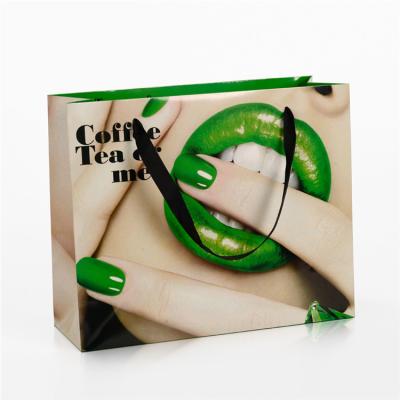 China Custom Foldable Printed Paper Bags , Retail Shopping Bags With Logo for sale
