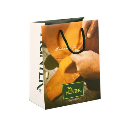 China Sacos de papel impressos personalizados com punho, sacos de compras de papel varejos à venda