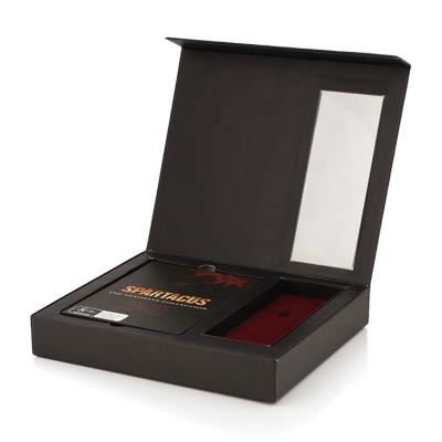 China Custom Luxury Cardboard Magnetic Closure Gift Boxes With Window for sale