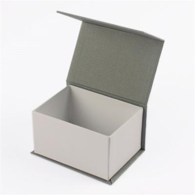 China Customized Flap Lid Cardboard Packaging Magnetic Closure Gift Box With Logo for sale