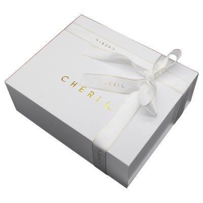 China Custom Logo Printing Wholesale Large White Magnetic Gift Box With Ribbon for sale