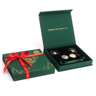 Китай Закрытие изготовленной на заказ подарочной коробки рождества украшения подарочной коробки Eid Mubarak картона магнитное продается