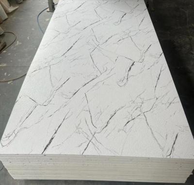 Chine Plaque de marbre en PVC imperméable à l'eau Surface brillante 3 mm Plaque de marbre ODM à vendre