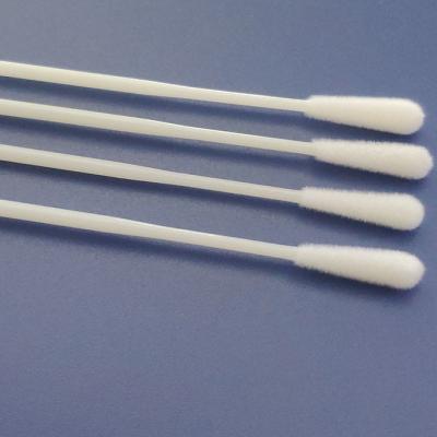 中国 Throat Flocked Specimen Collection Swab Disposable Sampling Nylon Swab With Flocking Tip Sterile 販売のため