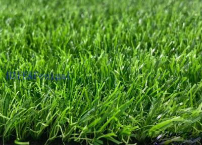 Chine L'herbe synthétique faite sur commande d'aménagement paysager artificielle pp a tissé extérieur à vendre