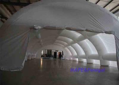 Chine Tente de sport gonflable en PVC grande Marquise au parapet Cour de paintball Tente couvrant mariage à vendre