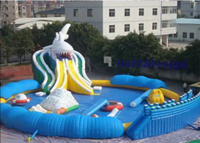 China Deslizamento de água inflável gigante com piscinas Baloiça de natação Brinquedos de bola de natação Piscinas Parque aquático inflável com piscina à venda