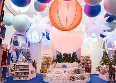 Chine décoration de allumage gonflable 240w, lumières extérieures accrochantes menées de 1.6m de globe de neige de Noël à vendre
